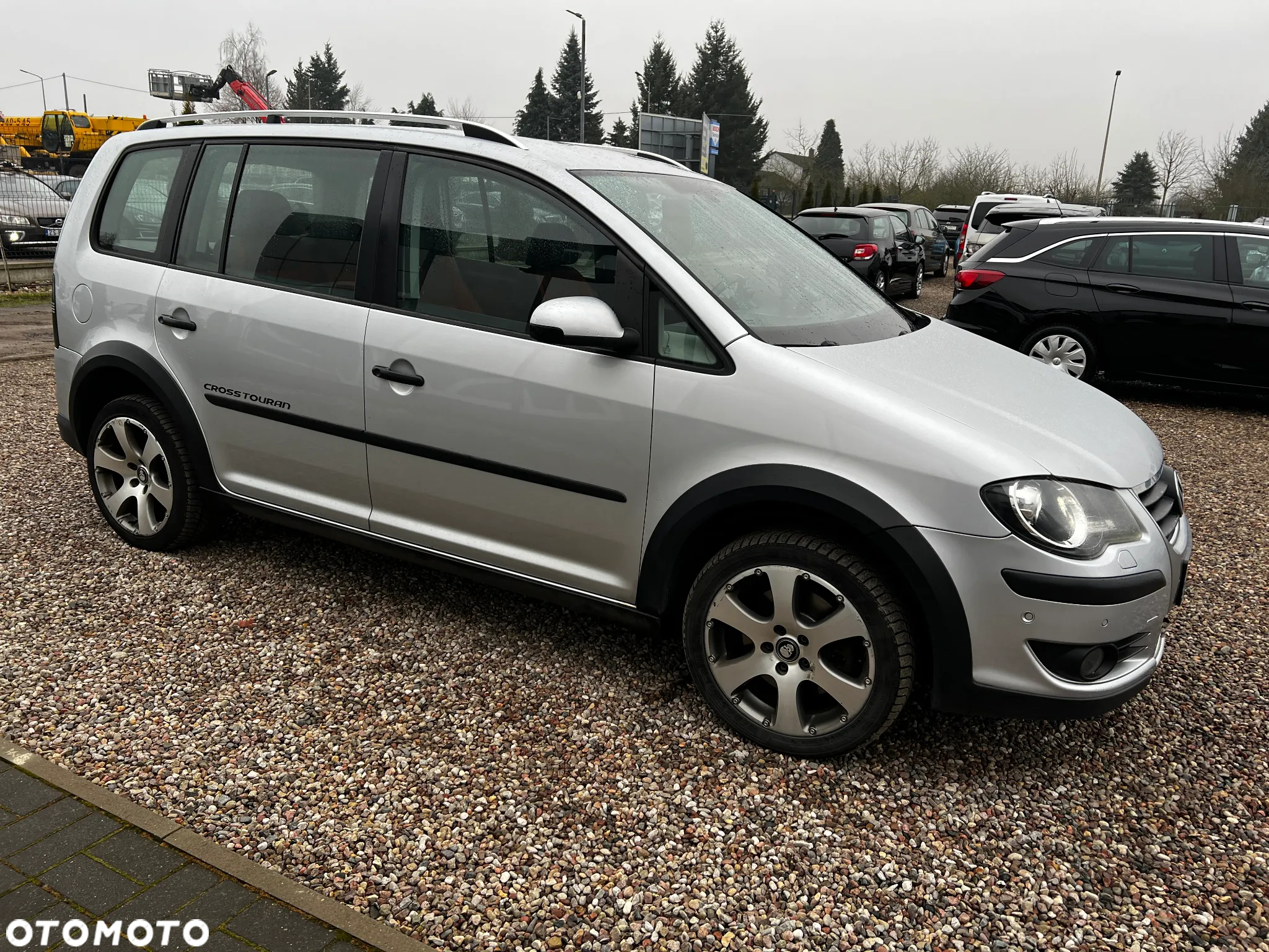 Volkswagen Touran 2.0 TDI DPF Cross - 3