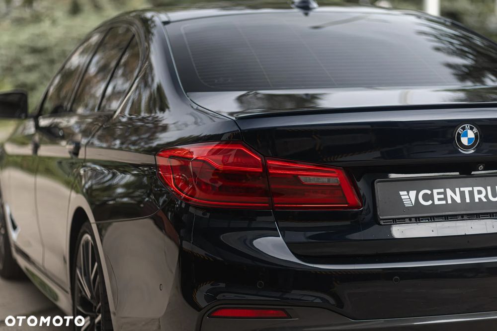 BMW Seria 5 M550i xDrive sport - 14