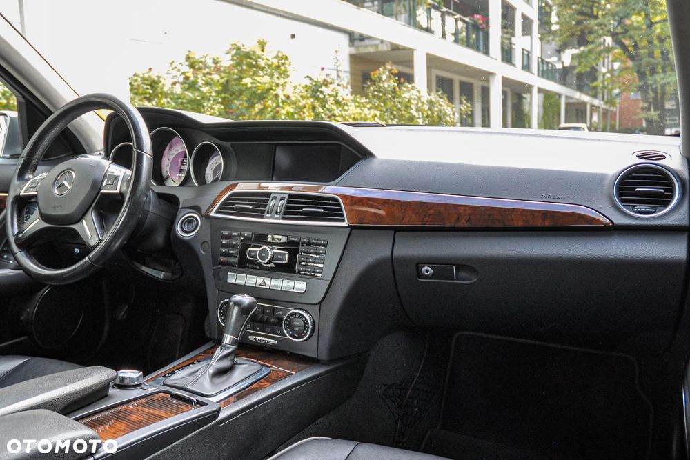 Mercedes-Benz Klasa C 350 BlueEff 4-Matic Elegance - 11
