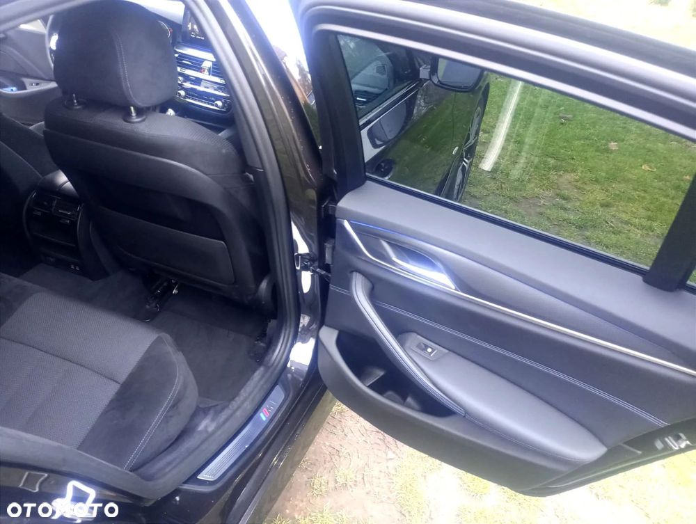BMW Seria 5 520d xDrive - 14
