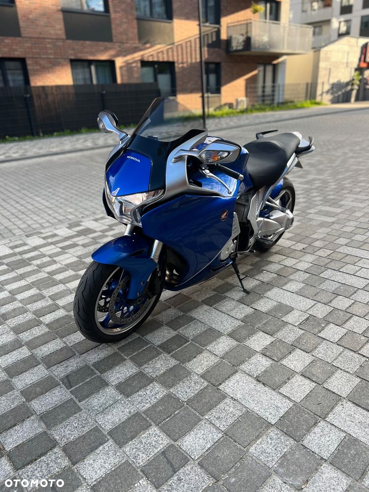 Honda VFR - 6