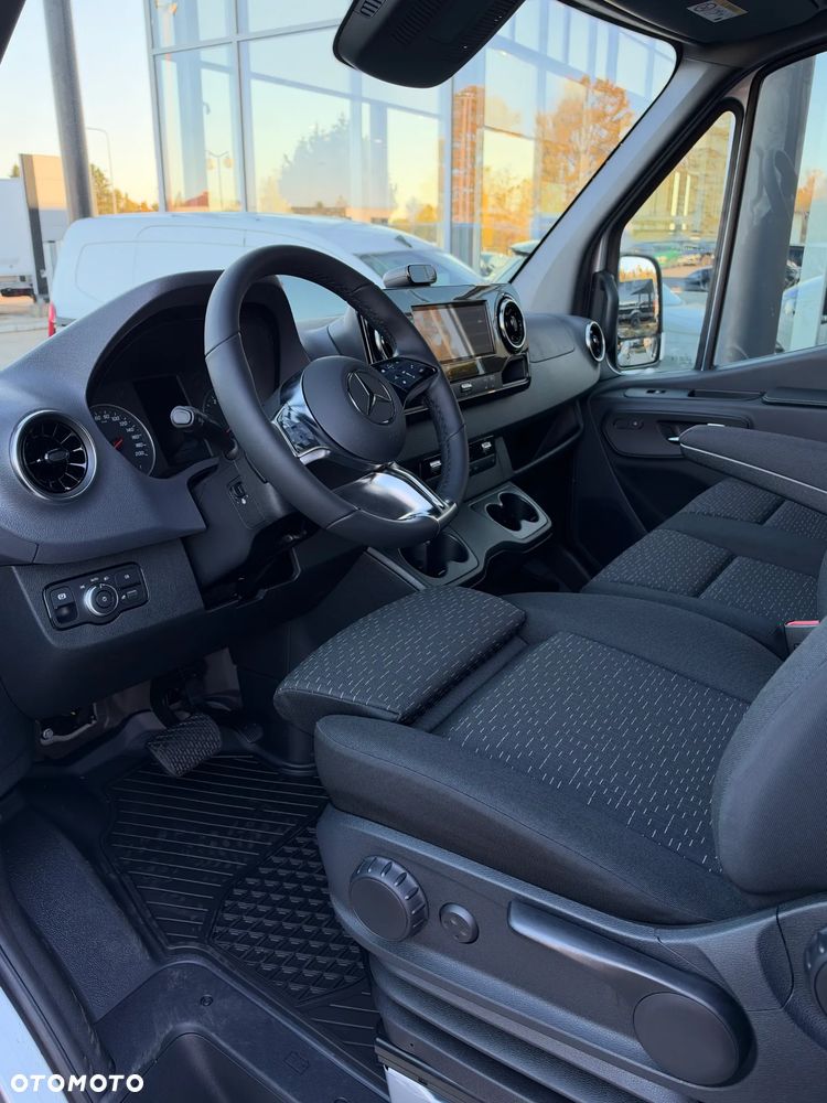 Mercedes-Benz Sprinter - 20
