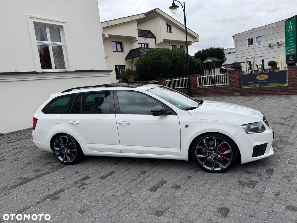 Skoda Octavia Combi 2.0 TDI DSG RS First Edition - 9
