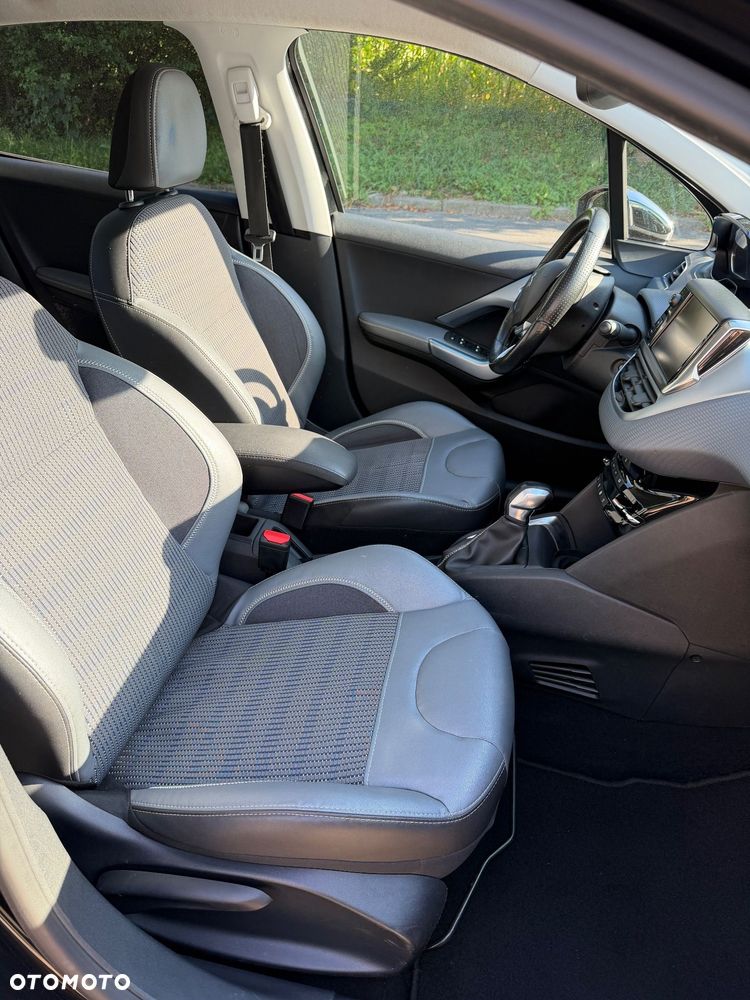 Peugeot 208 1.2 PureTech GPF Allure S&S - 6