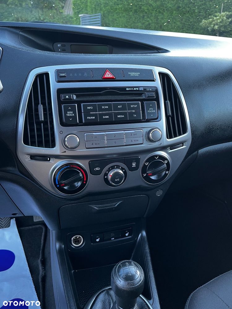 Hyundai i20 1.2 Fifa World Cup Edition - 12