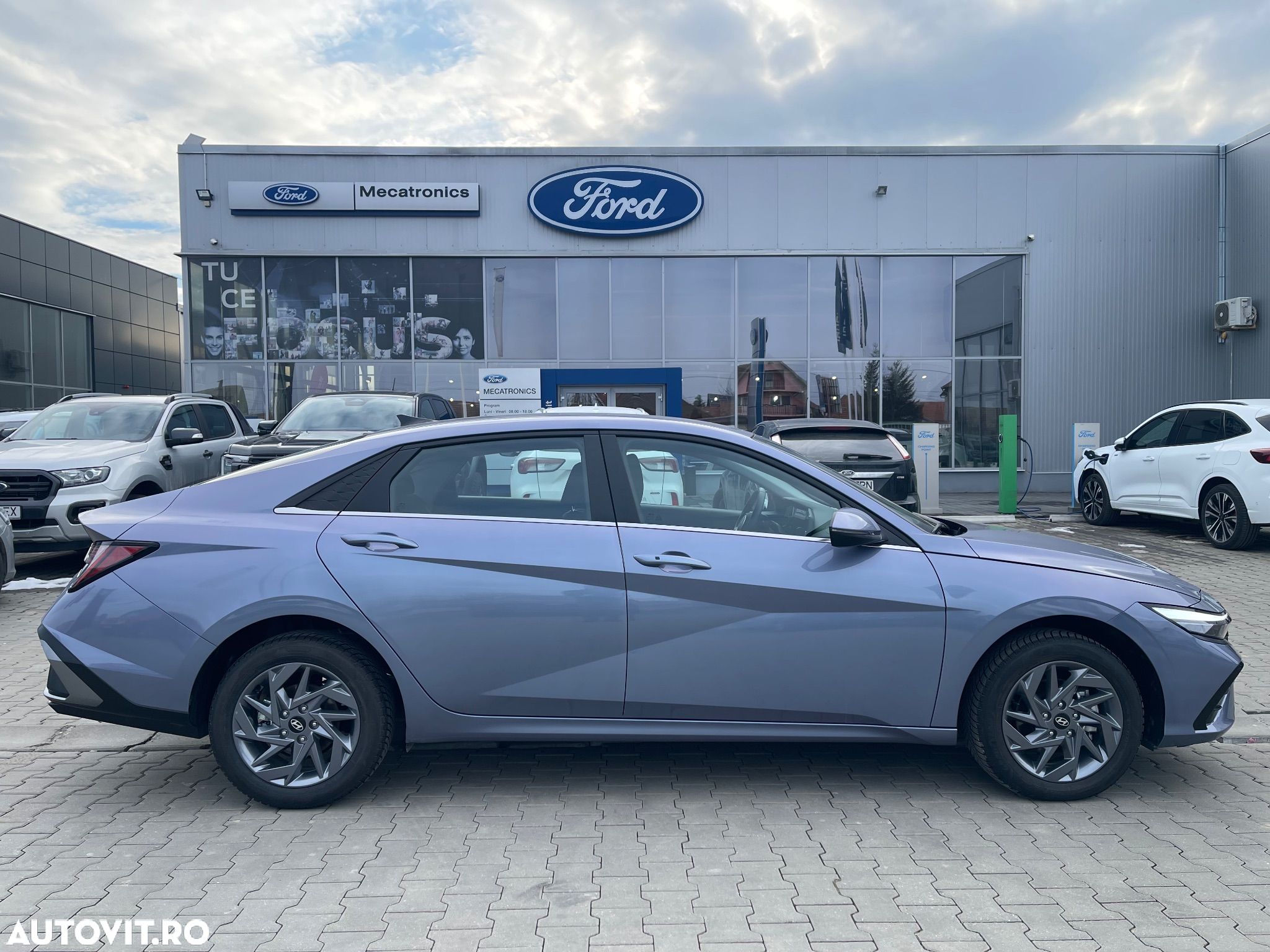 Hyundai Elantra 1.6 l 123 CP CVT Highway - 1