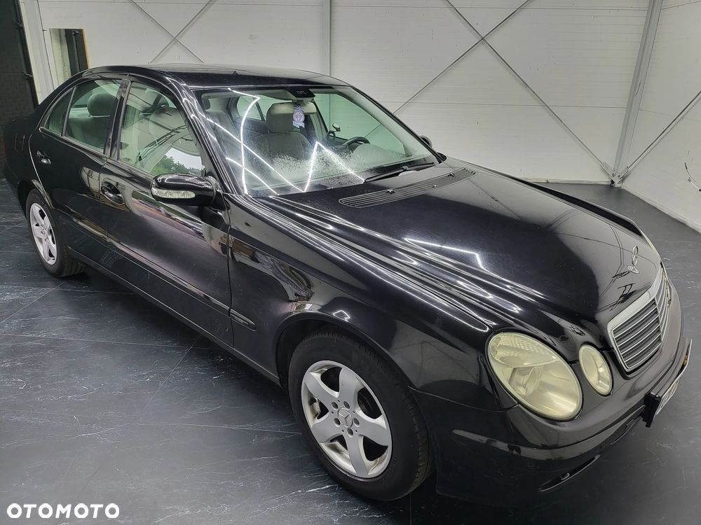 Mercedes-Benz Klasa E 200 Kompressor Classic Sport Edition - 29