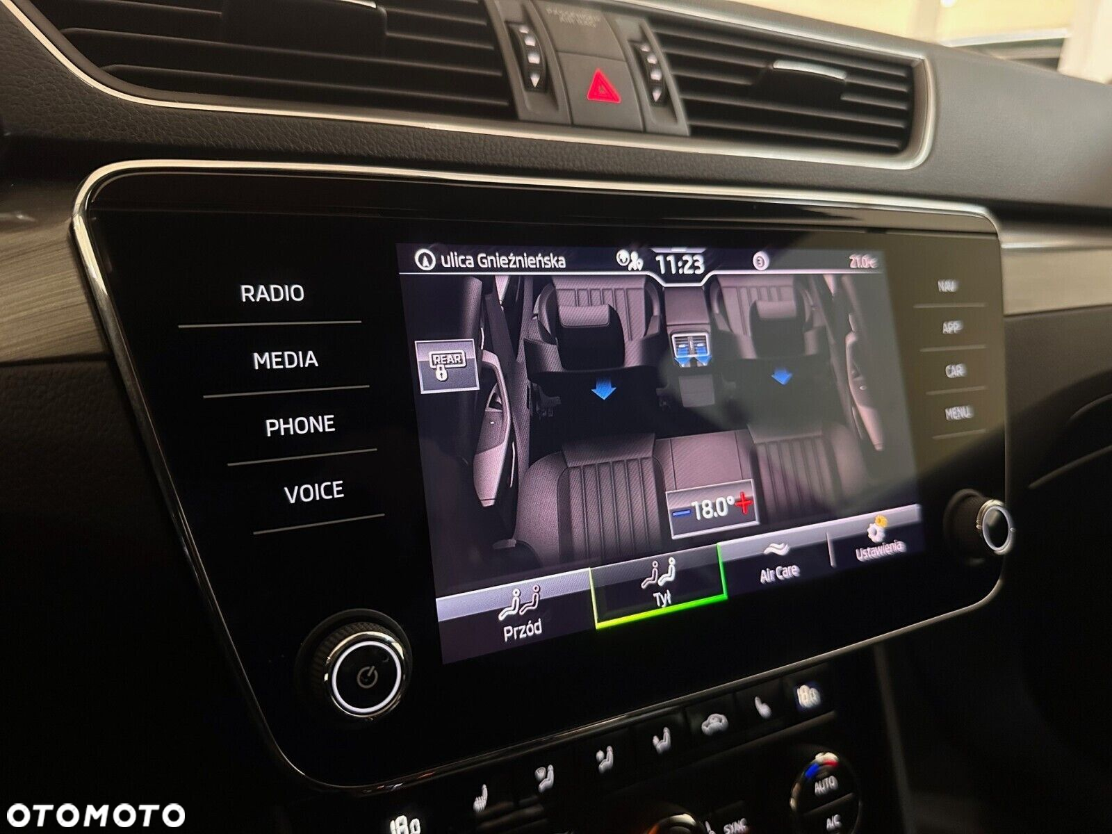 Skoda Superb 2.0 TDI SCR Style DSG - 29