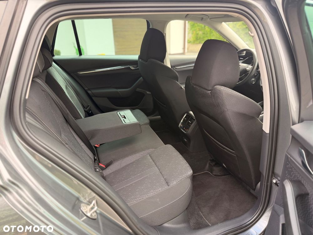 Skoda Octavia 2.0 TDI DSG Edition - 12
