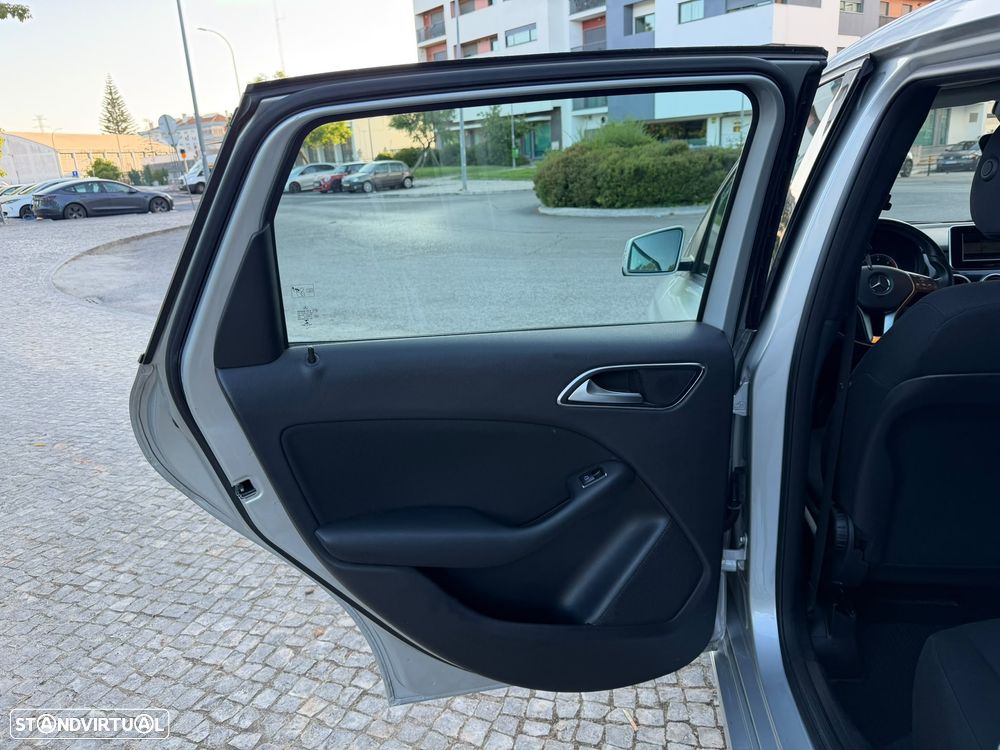 Mercedes-Benz B 180 CDI BlueEFFICIENCY - 23