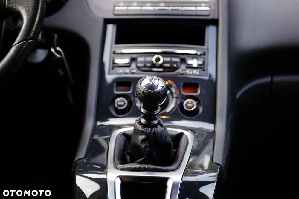 Peugeot 5008 HDI FAP 150 Allure - 24