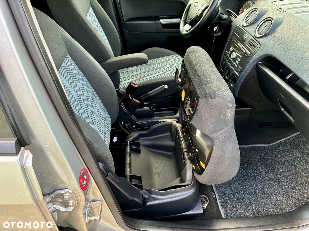 Ford Fusion 1.6 + - 24