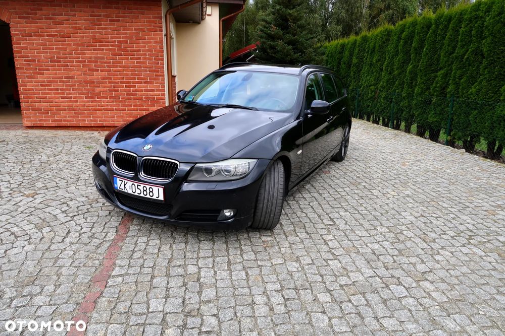 BMW Seria 3 318d Touring - 2