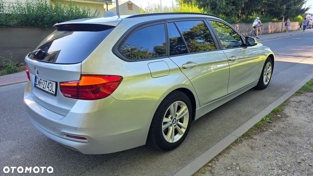 BMW Seria 3 318i GPF Sport Line Shadow - 4