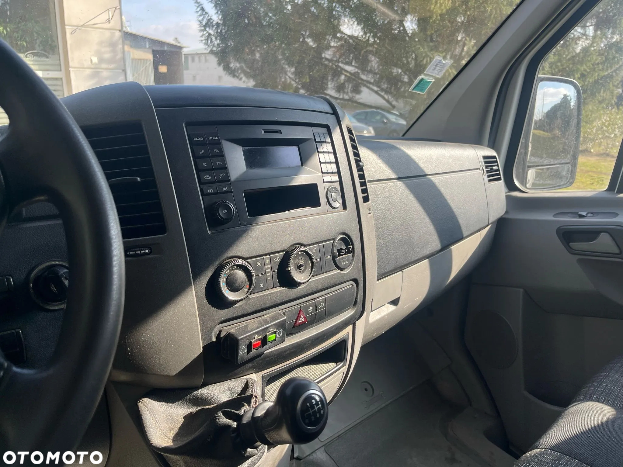 Mercedes-Benz Sprinter - 14