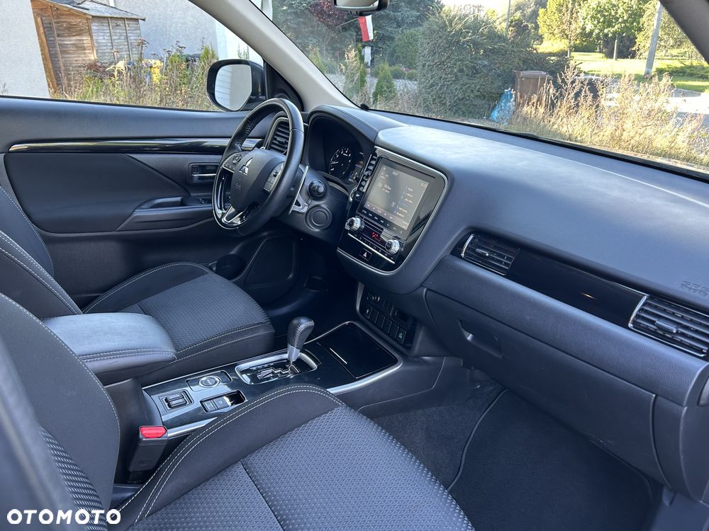 Mitsubishi Outlander 2.0 Intense + Navi 4WD CVT - 12
