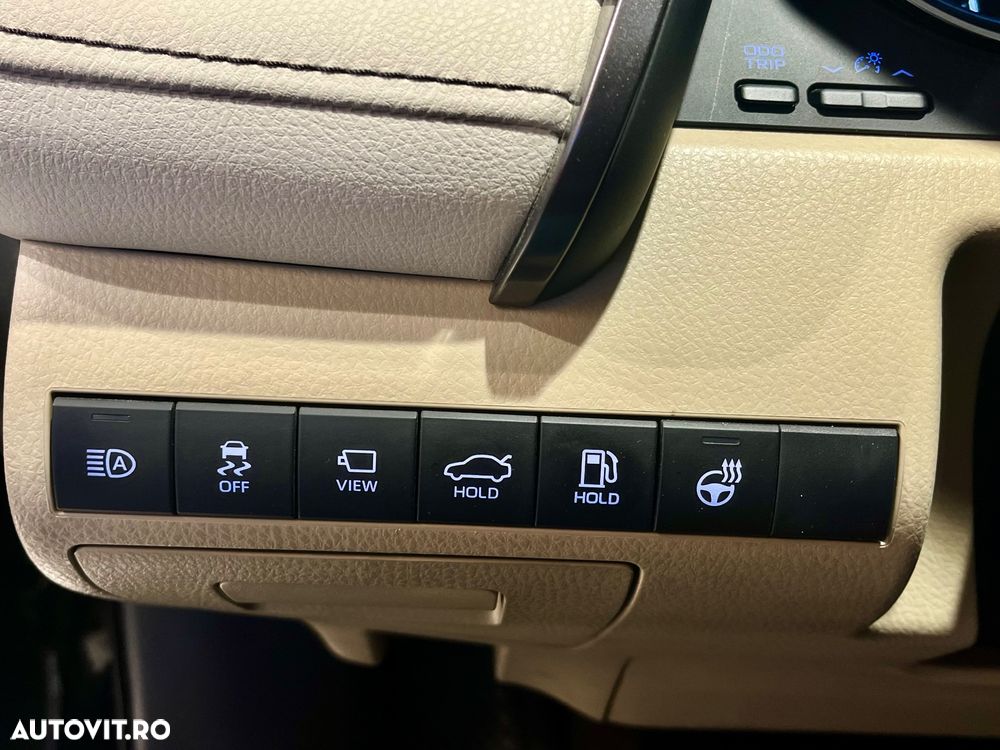 Toyota Camry 2.5 Hybrid Exclusive - 25