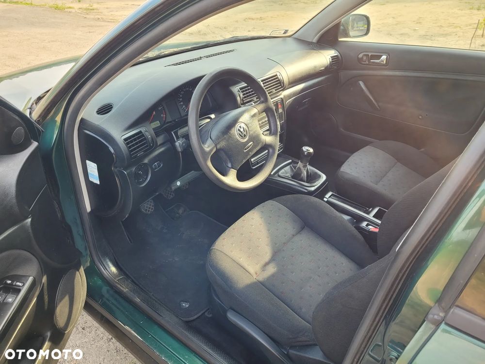 Volkswagen Passat 1.6 Comfortline - 12
