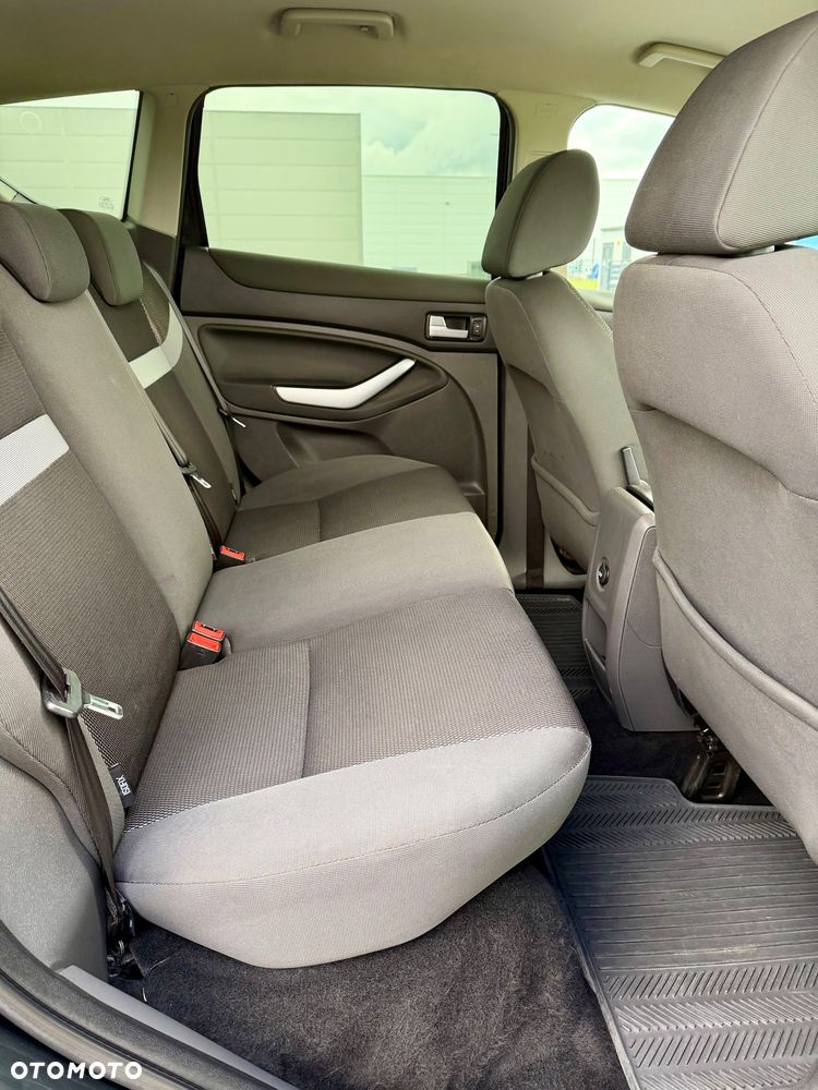 Ford Kuga - 22