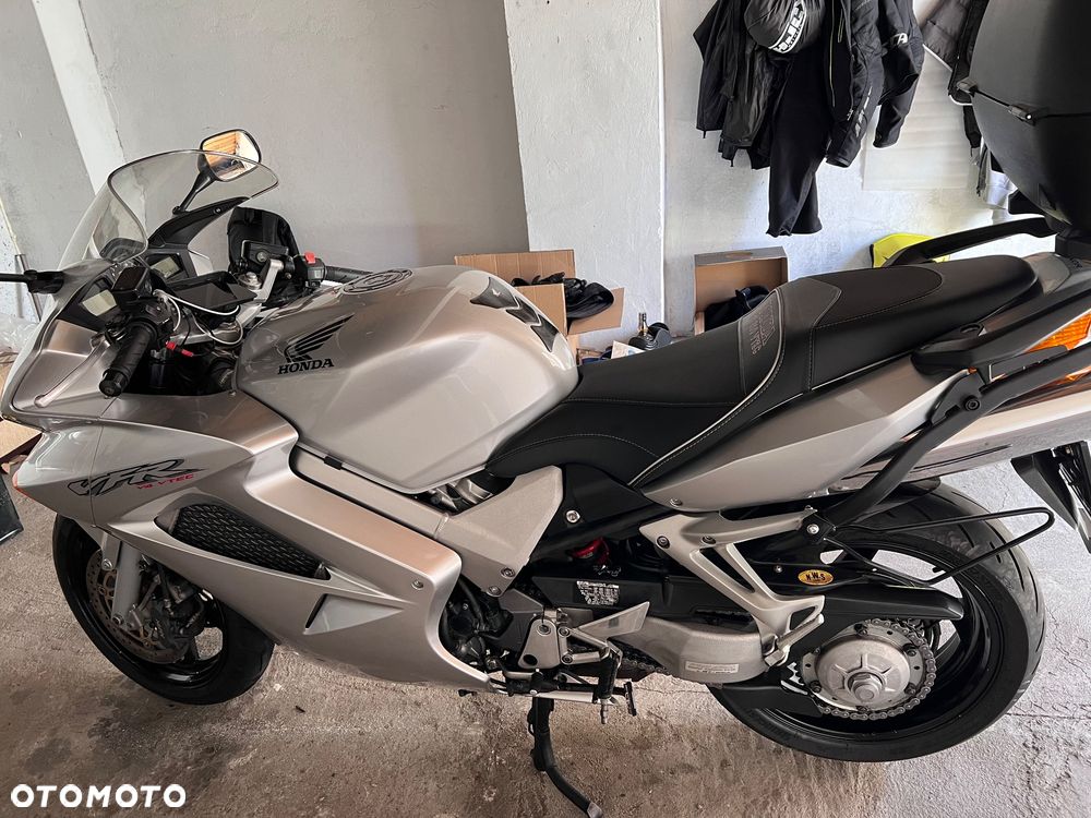Honda VFR - 3