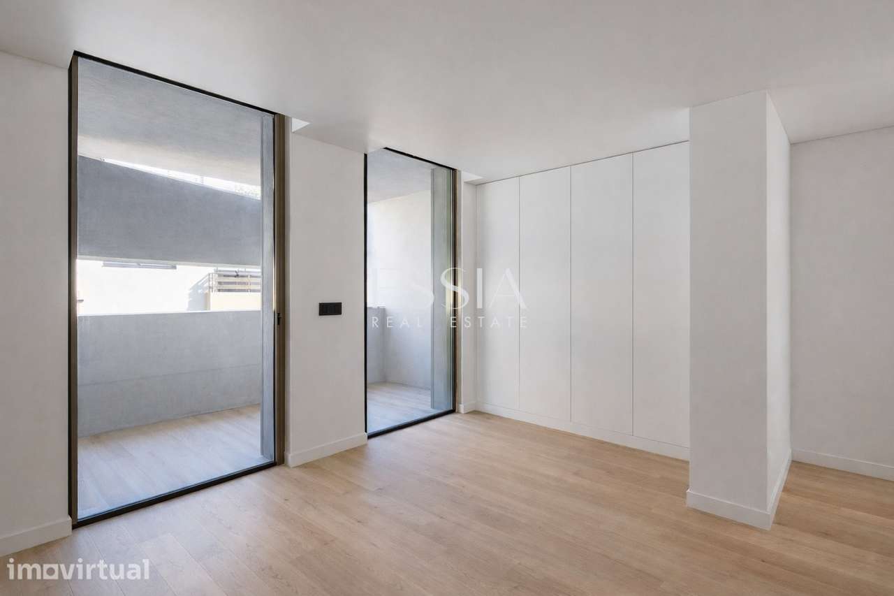 Moradia T4 Triplex com terraço, jardim e piscina no centro de Matosinh - Grande imagem: 4/26