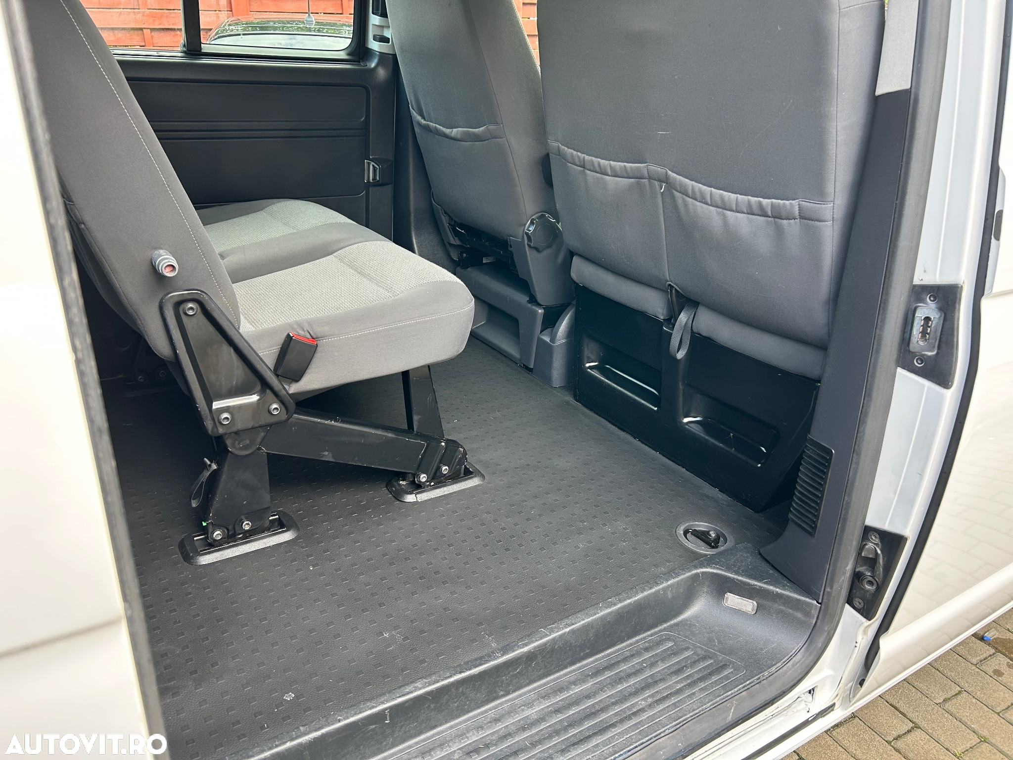 Volkswagen Caravelle - 23