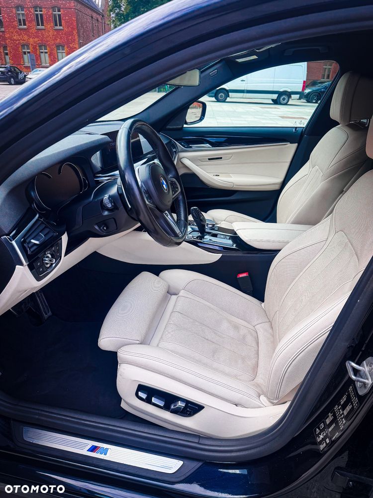 BMW Seria 5 540i xDrive - 16