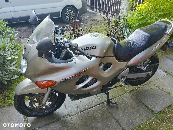 Suzuki GSX - 6