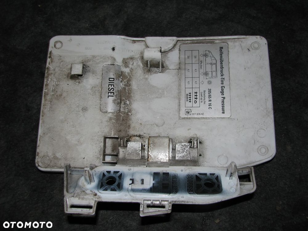 KLAPKA WLEWU PALIWA OPEL VIVARO A - 2