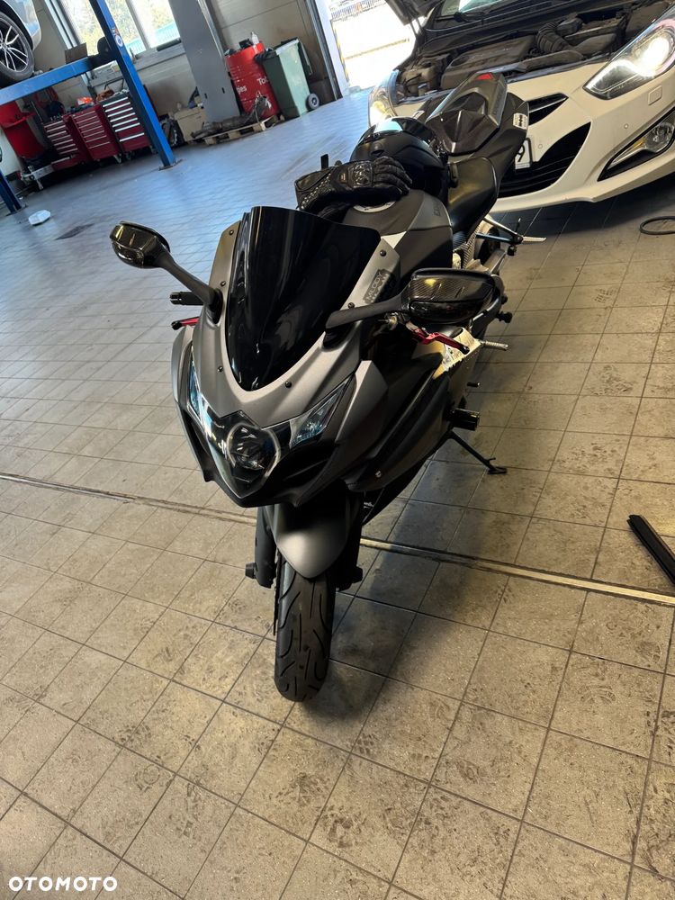 Suzuki GSX-R - 2