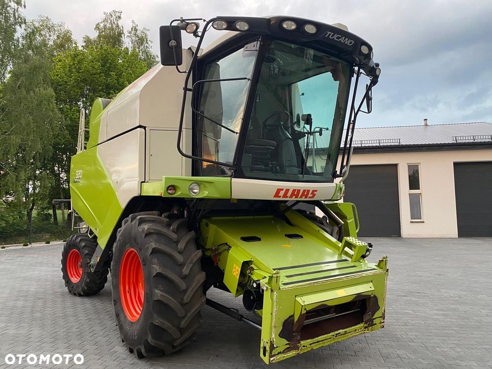 Claas Tucano 320 - 15