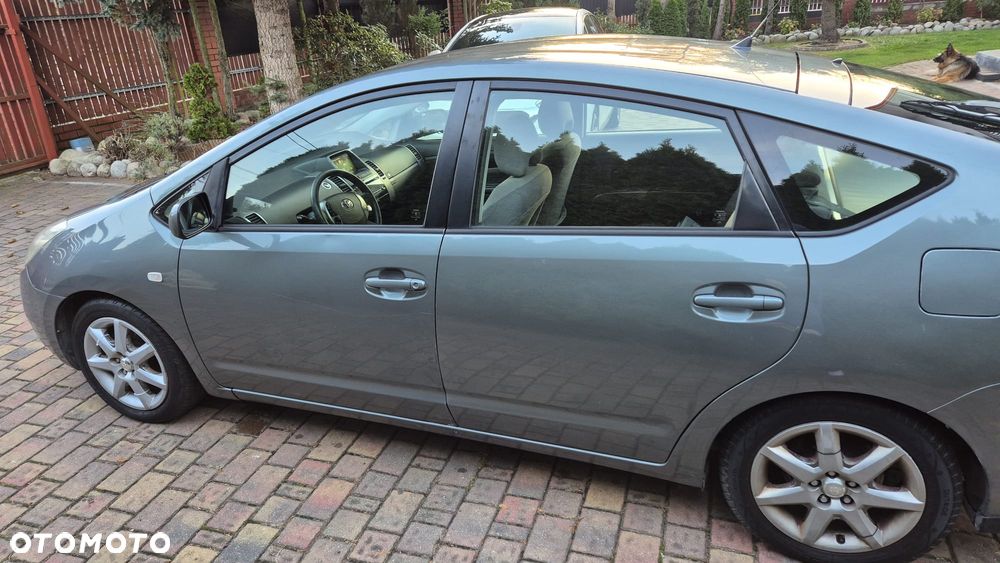 Toyota Prius - 4