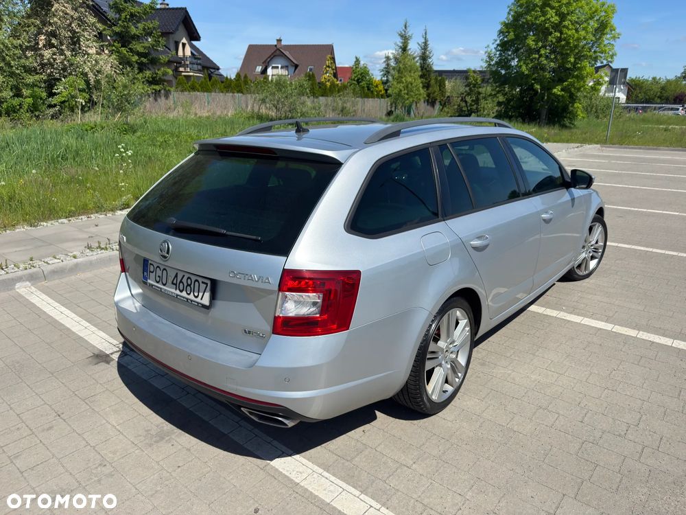 Skoda Octavia 2.0 TDI DSG RS - 8