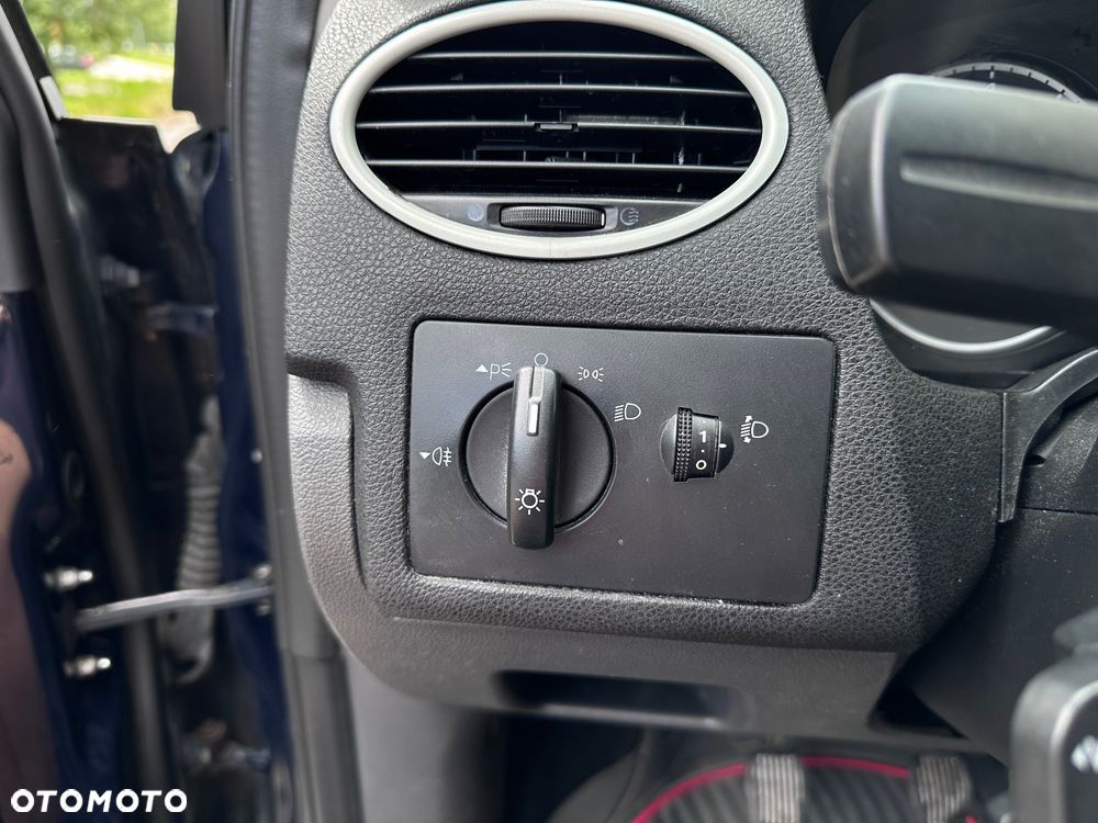 Ford Focus 1.6 Trend - 9