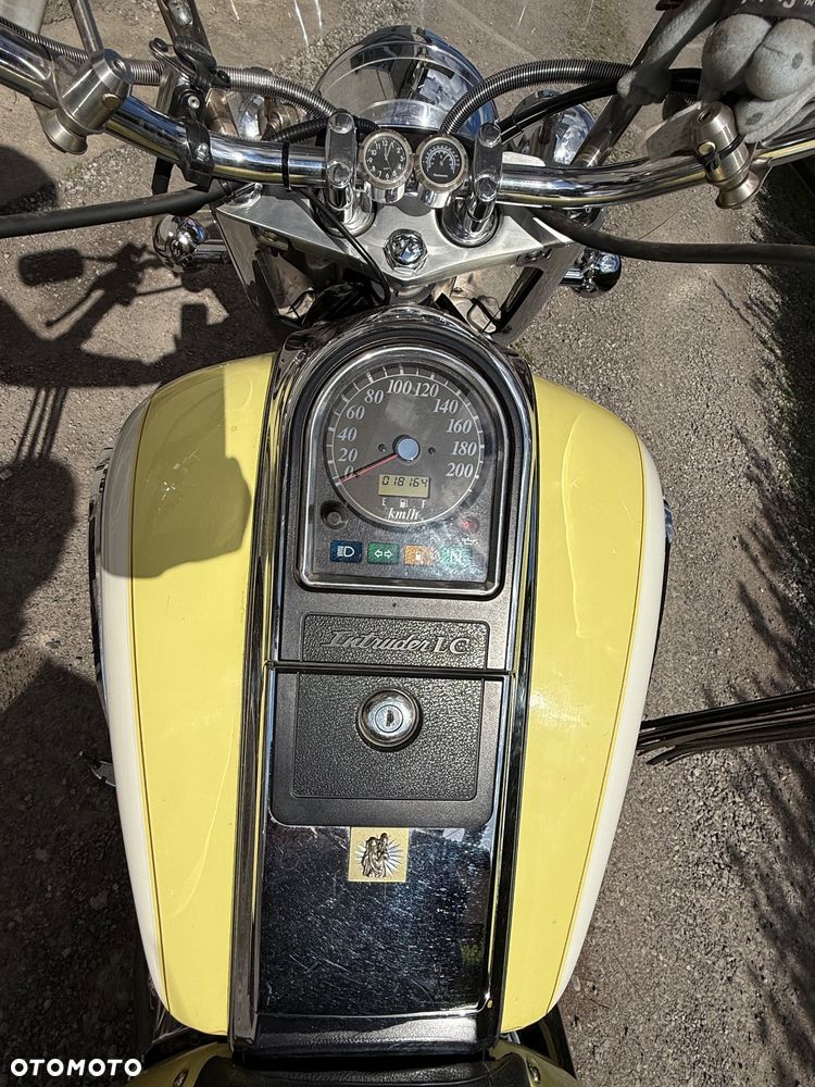 Suzuki Intruder - 7