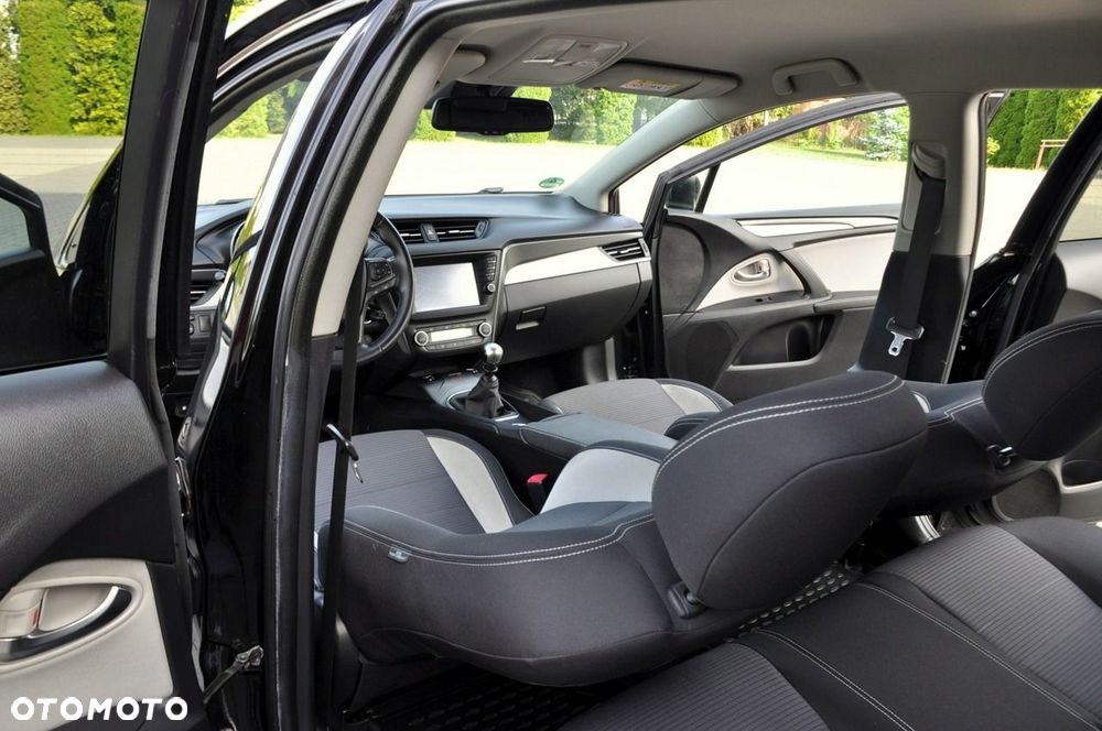 Toyota Avensis - 27