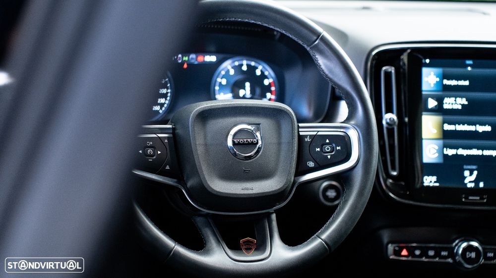 Volvo XC 40 1.5 T3 Momentum Geartronic - 16