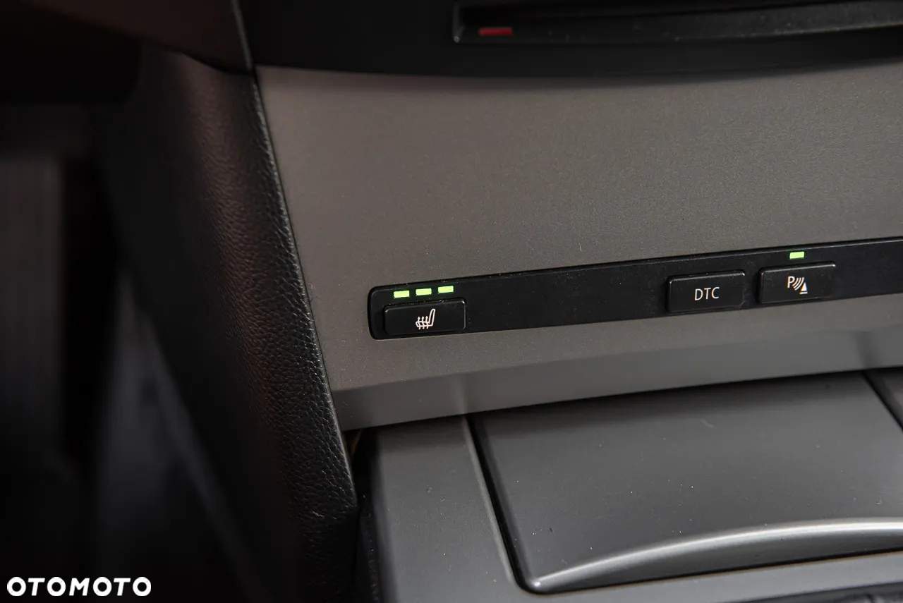 BMW Seria 5 525xi Touring - 25