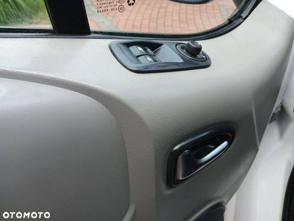 Renault TRAFIC - 10