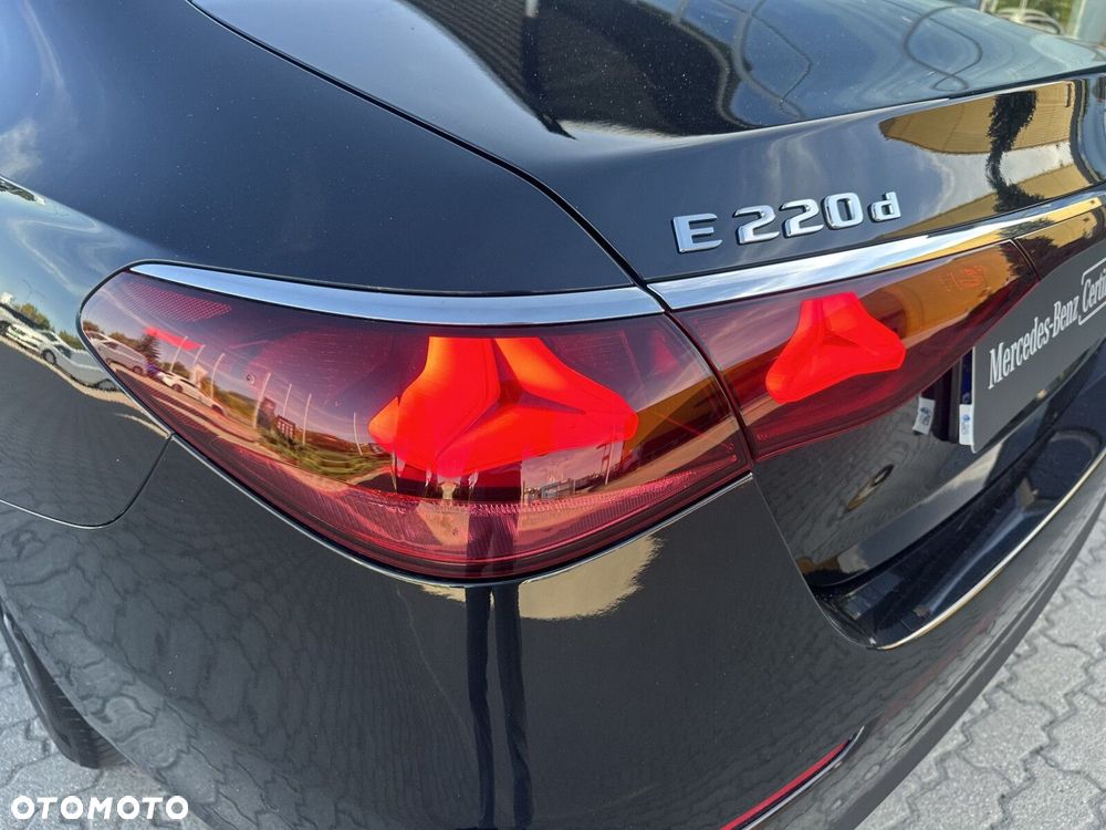 Mercedes-Benz Klasa E 220 d mHEV 4-Matic Avantgarde 9G-Tronic - 11