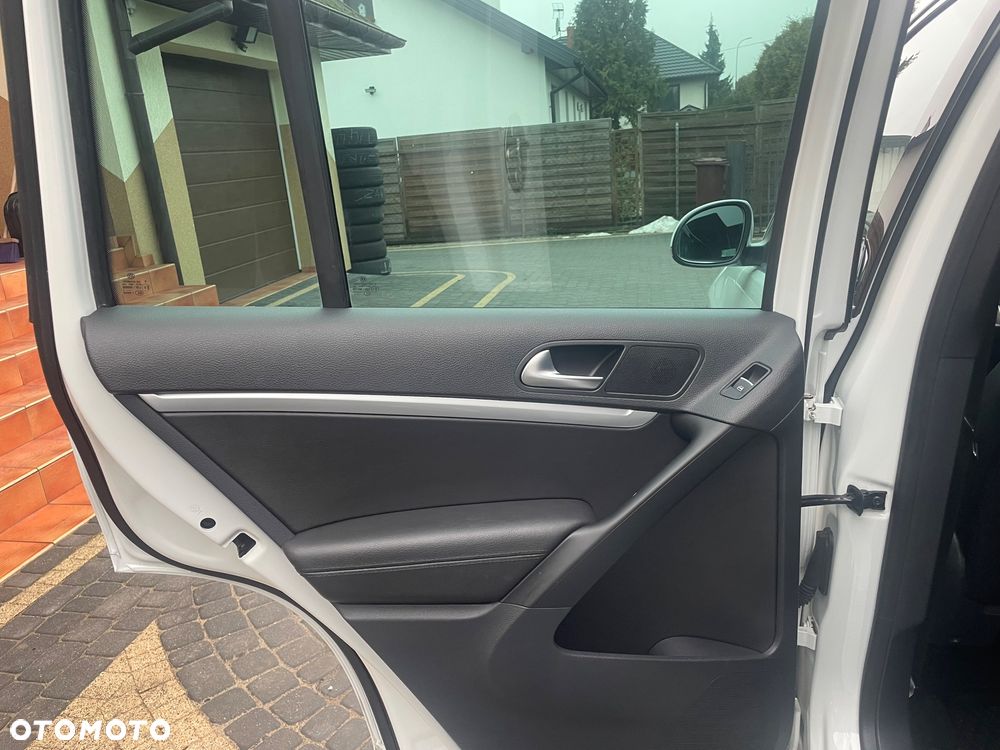 Volkswagen Tiguan 2.0 TDI 4Mot R-Style DSG - 35