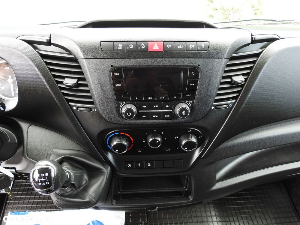 Iveco DAILY 35C14 KONTENER 8 PALET TEMPOMAT KLIMATYZACJA  BLIŹNIACZE KOŁA  140KM - 31