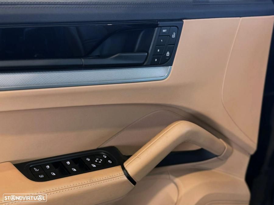 Porsche Cayenne Coupé E-Hybrid - 14