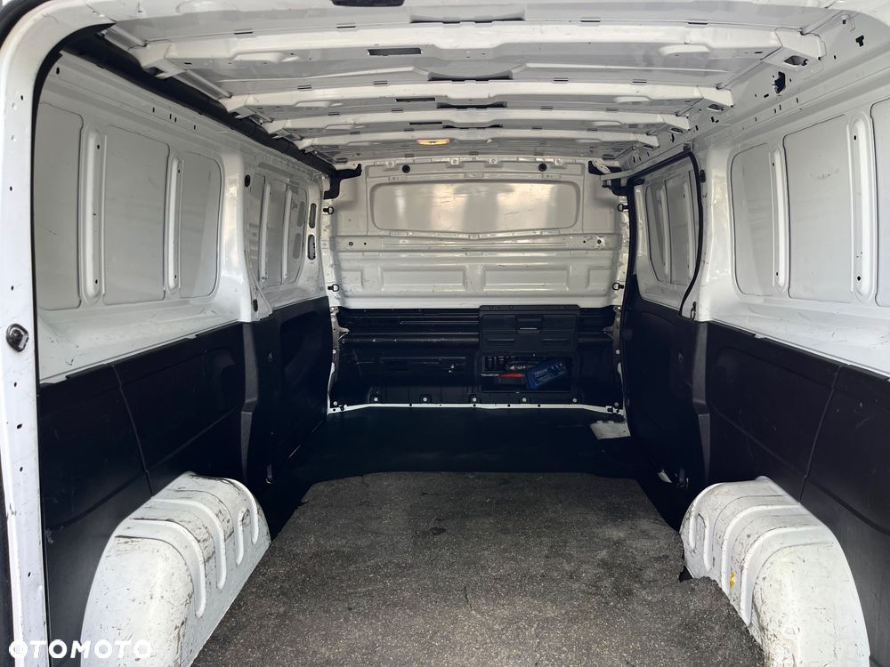 Opel Vivaro - 10