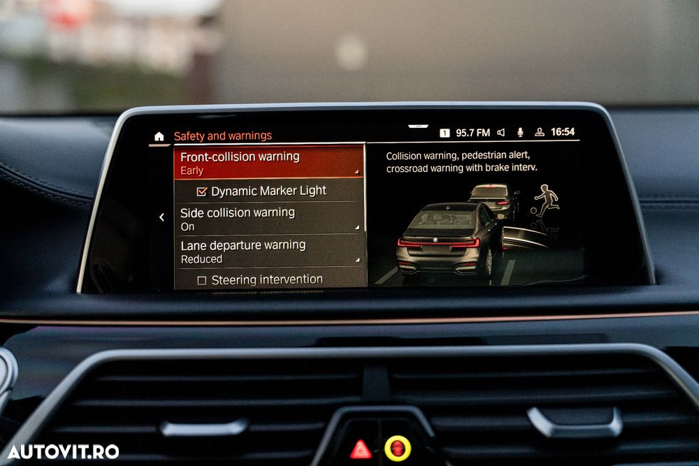 BMW Seria 7 750i xDrive - 31