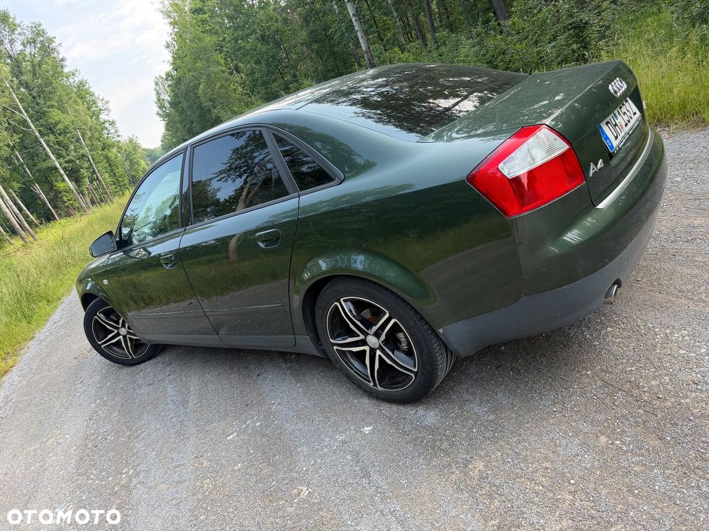 Audi A4 Limousine 2.4 - 19