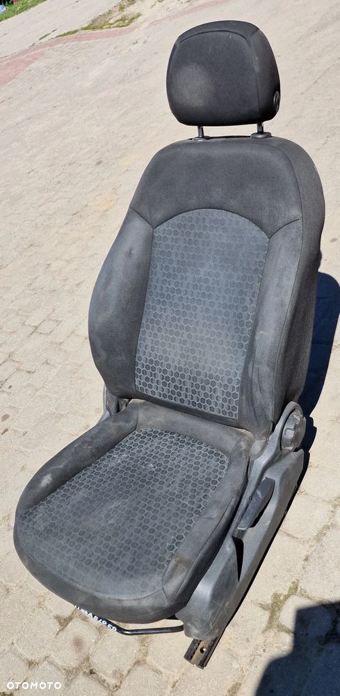 FOTEL LEWY PRZÓD OPEL CORSA E - 3