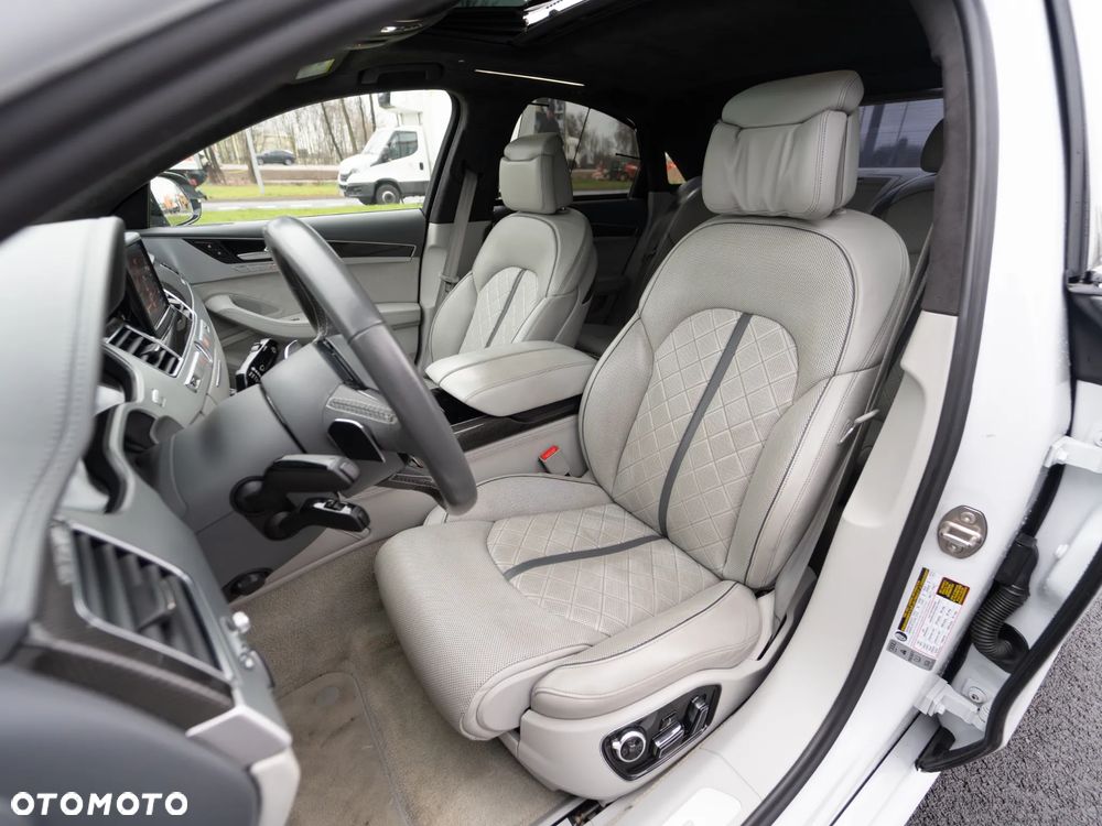 Audi S8 Plus - 19