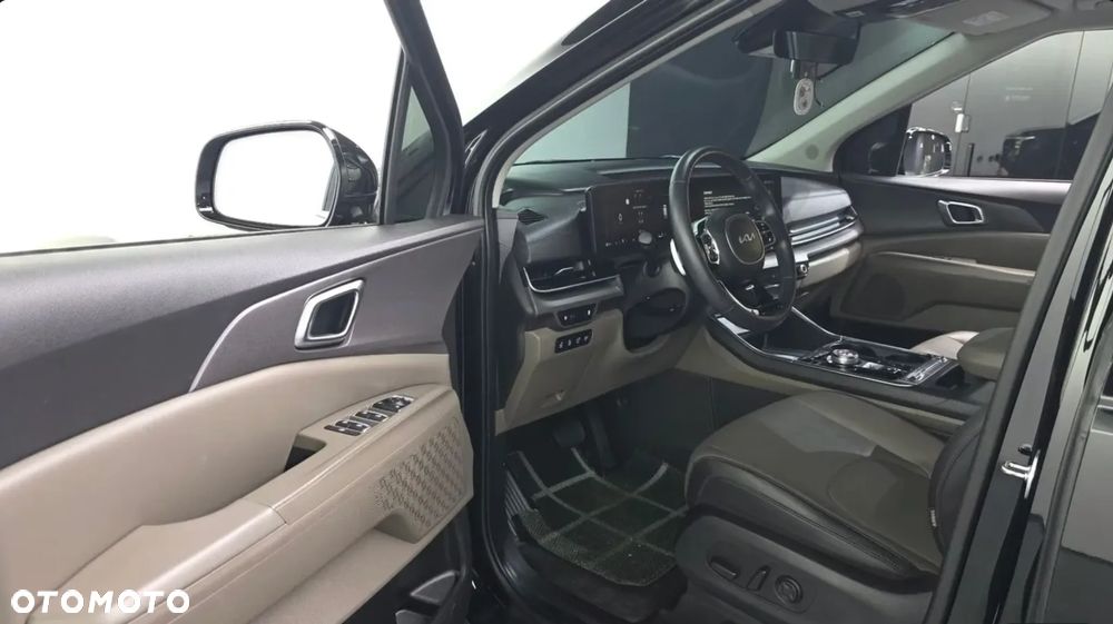 Kia Carnival - 4