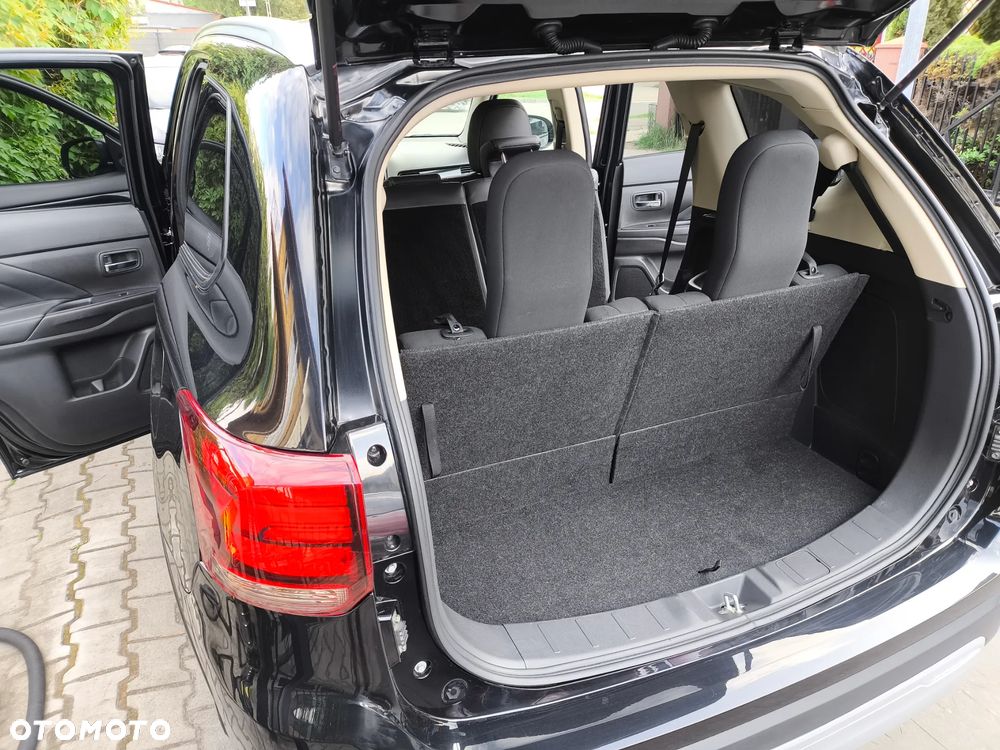 Mitsubishi Outlander - 32